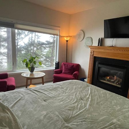 Tyee Lodge Bed And Breakfast Newport Exterior photo