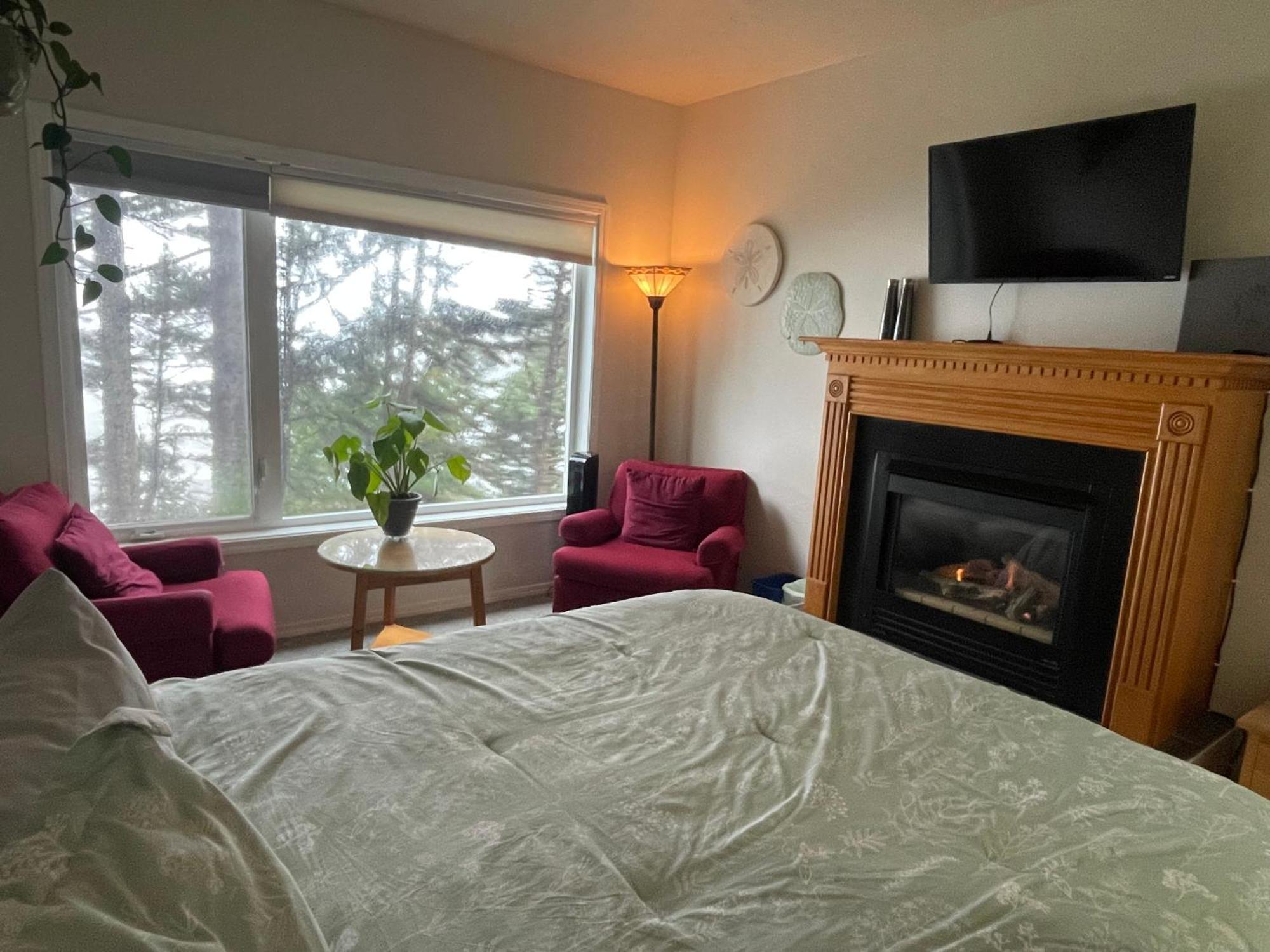 Tyee Lodge Bed And Breakfast Newport Exterior photo
