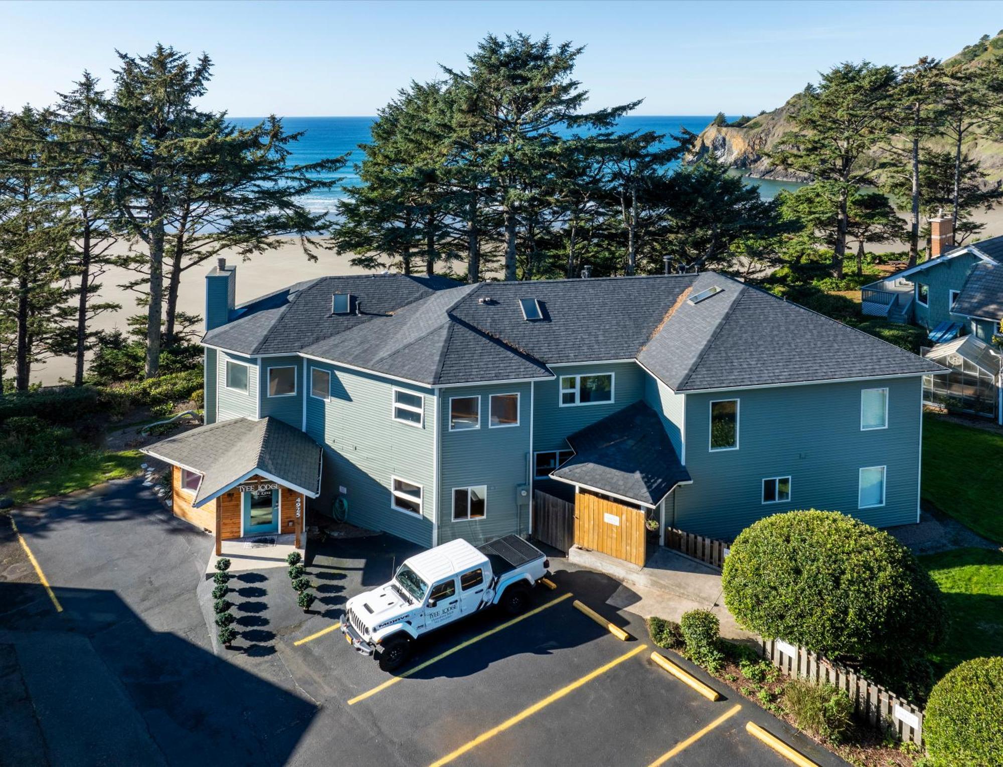 Tyee Lodge Bed And Breakfast Newport Exterior photo